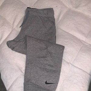 Nike cropped sweatpants